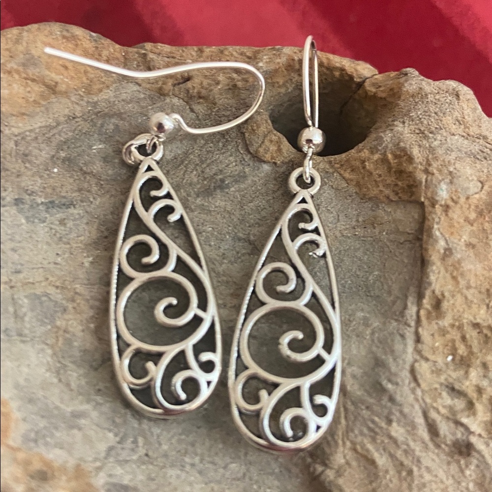 5/$10❤️❤️❤️NEW Handmade Silver Tone Zinc Alloy Filigree Earrings